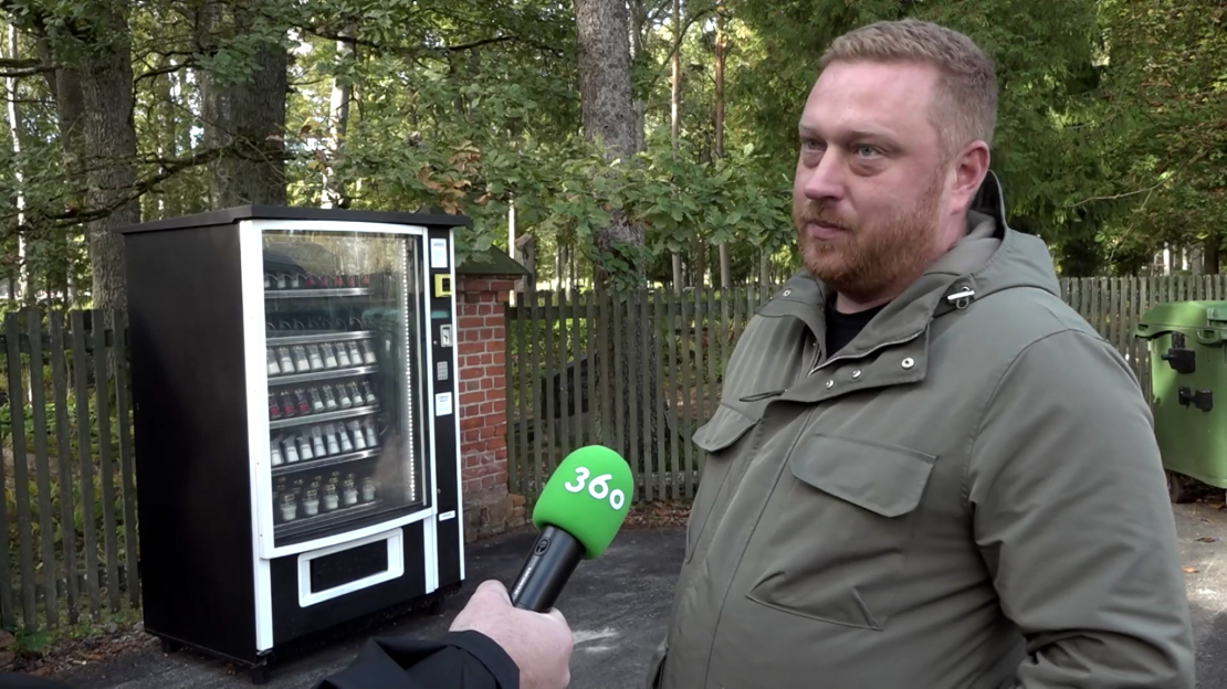 Sveču automāta idejas autors Artūrs Veilands.
