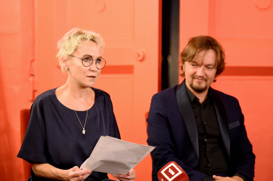 Aktrise un režisore Rēzija Kalniņa un diriģents Ainārs Rubiķis.