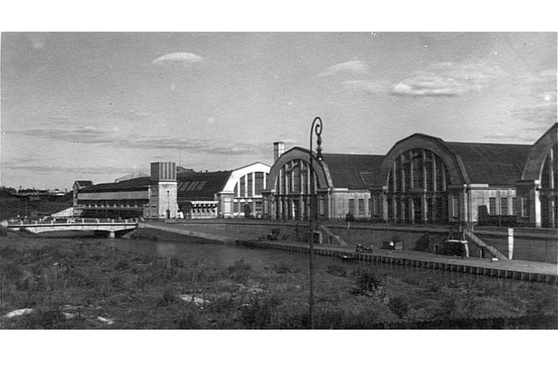 Centrāltirgus ar dzelzsbetona tiltu 20. gs. 30. gadu sākumā.