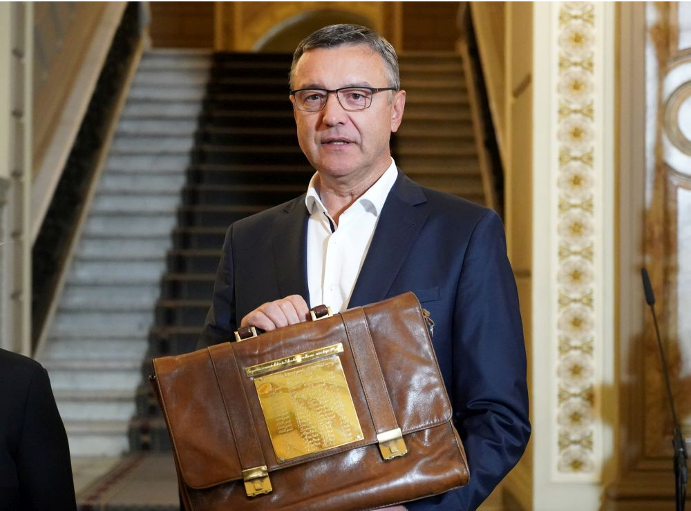 "Ikvienam deputātam ir tiesības paust savu viedokli. Es arī to izdarīju," saka Jānis Reirs.