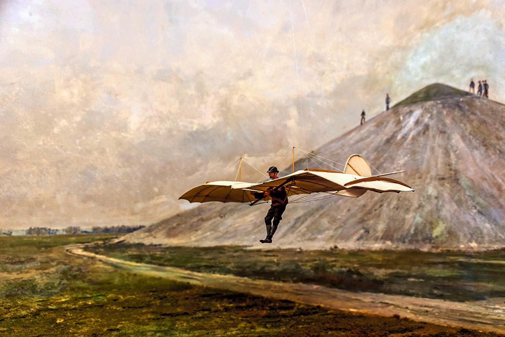 Karls Vilhelms Otto Lilientāls bija vācu aviācijas pionieris, kurš kļuva pazīstams kā "lidojošais cilvēks", un pirmais cilvēks, kurš veica labi dokumentētus, atkārtotus un veiksmīgus lidojumus ar planieriem.
