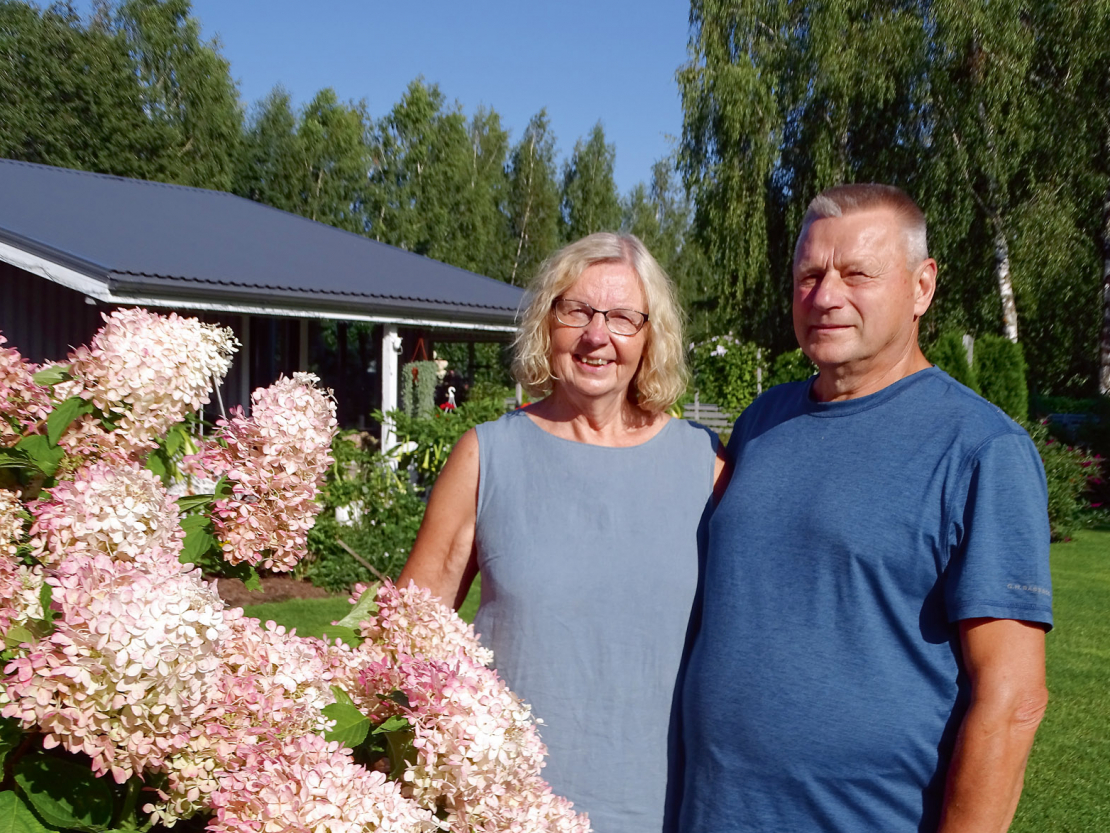 Dārza saimnieki Inita Vikse un Aļģerts Vataitis.