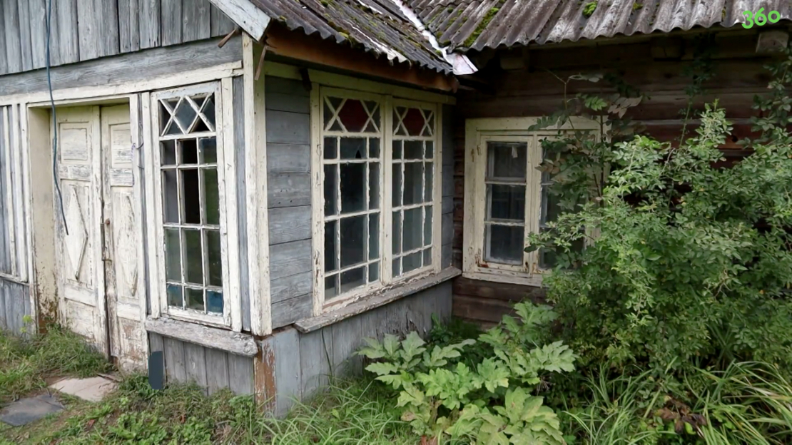 Neviens šeit gan prom netiek raidīts – zāle nopļauta un arī durvis kā vienmēr – vaļā. 
