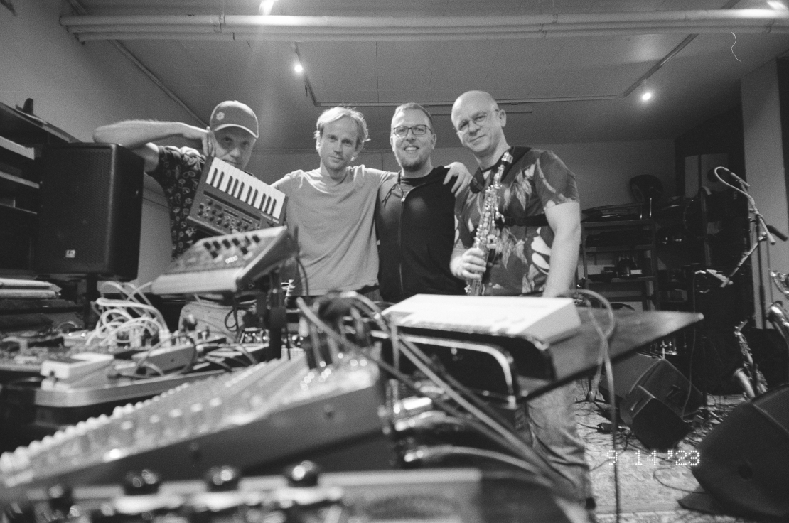 Elektroniskās mūzikas kvartets "Woodpecker project".