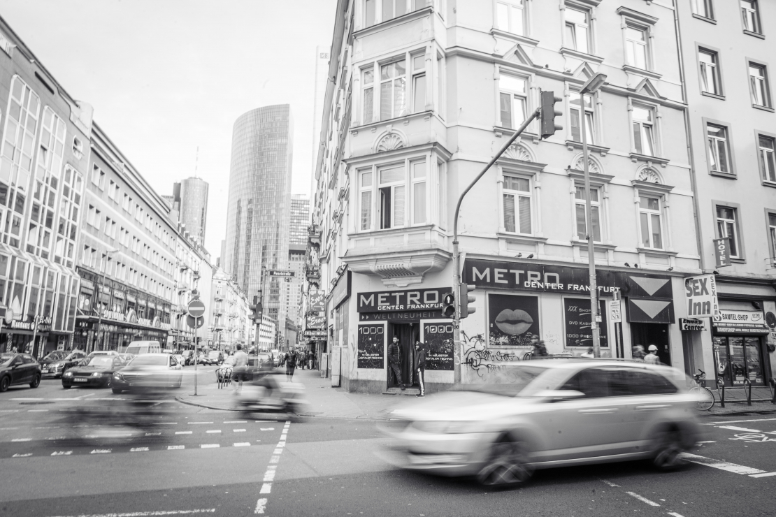Frankfurtes ielas, galerijas, arhitektūra. Grāmatu tirgus. Vācija. 