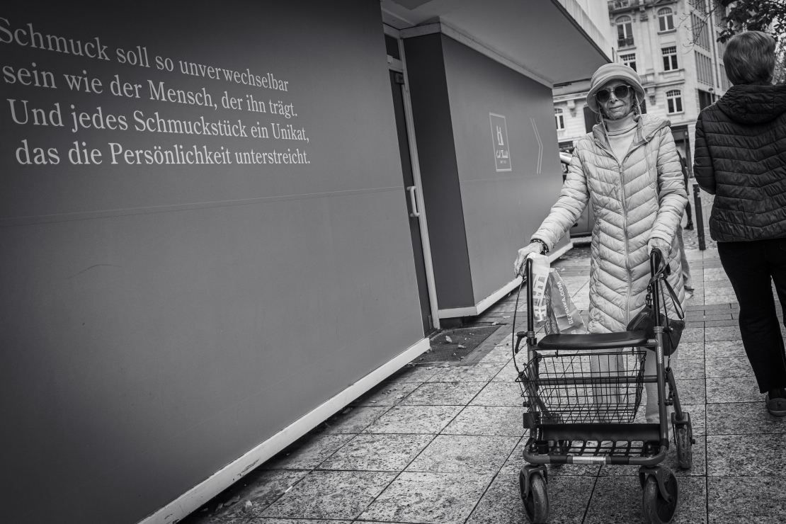 Frankfurtes ielas, galerijas, arhitektūra. Grāmatu tirgus. Vācija. 