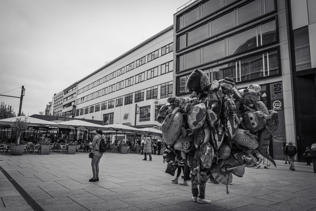 Frankfurtes ielas, galerijas, arhitektūra. Grāmatu tirgus. Vācija. 