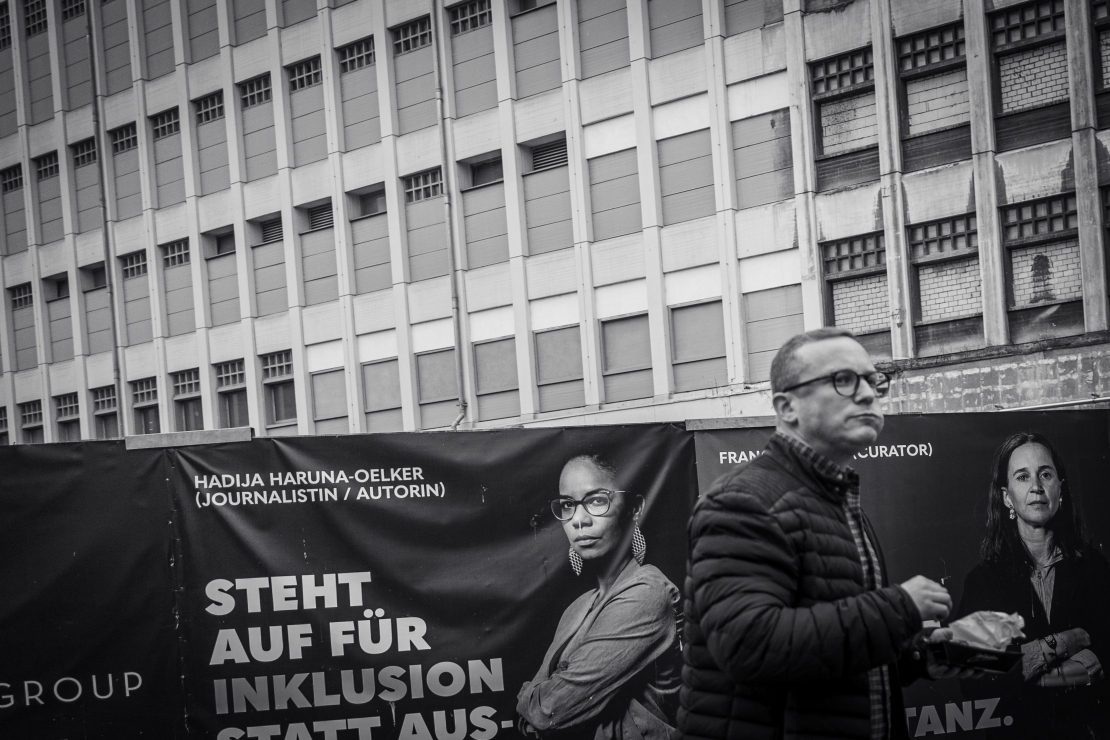 Frankfurtes ielas, galerijas, arhitektūra. Grāmatu tirgus. Vācija. 