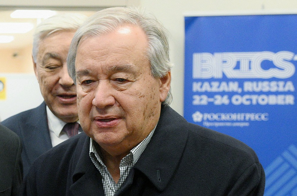 BRICS samita norises vietā Kazaņā trešdien ieradās arī ANO ģenerālsekretārs Antoniu Gutērrešs. ANO ģenerālsekretāra došanos uz Krieviju nosodījusi Ukraina, kas uzskata, ka ar šo soli viņš "grauj ANO reputāciju".