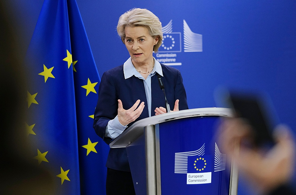Šoruden atsāks izskatīt slepeno darījumu, ko fon der Leiena noslēdza 2021. gada aprīlī ar farmakoloģijas firmas "Pfizer" izpilddirektoru un kas paredzēja nodrošināt 1,8 miljardu devu "Pfizer" Covid-19 vakcīnu piegādes.