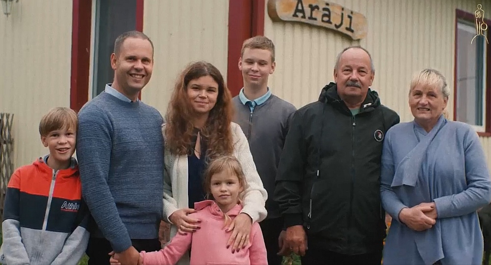 Barkānu ģimene no Ludzas novada Zvirgzdenes pagasta "Sējēja" balvu saņēma nominācijā "Ģimene lauku sētā". Lauksaimniecība nav tikai bizness un peļņa, lauksaimniecība jau kopš bērnības ir dzīvesveids, mīlestība pret savu dzimto vietu un sirdslieta. Barkānu ģimene ne tikai kopīgi strādā lauku saimniecībā, bet arī kopj kultūras tradīcijas – dejo tautas dejas un piedalījušies vairākos Dziesmu un deju svētkos. Igors Barkāns teic: "Mēs novēlam Latvijas laukiem plaukstošu nākotni, kur dzīvo laimīgas ģimenes, kur laukos valda dzīvība, kas piesaista jauniešus, kur vecāki nodod savu pieredzi un zināšanas un jaunie papildina to ar jaunām domām un inovācijām." Saņemot balvu, Barkānu ģimenes pārstāvji sacīja, ka apbalvojums ir apliecinājums tam, ka "mēs godam nesam savu senču uzvārdu, un mēs priecājamies par saviem bērniem un mazbērniem, par to, ka mūsu darbiem būs turpinājums".