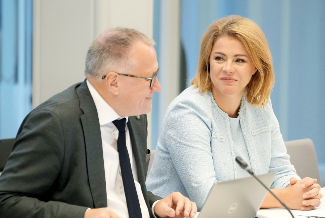 Finanšu ministrs Arvils Ašeradens un Ministru prezidente Evika Siliņa piedalās Saeimas Budžeta un finanšu (nodokļu) komisijas sēdē par valsts budžetu 2025. gadam un budžeta ietvaru 2025., 2026. un 2027. gadam.