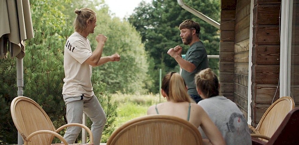 Kadrs no Laurīna Bareišas filmas "Sausi slīkstot".