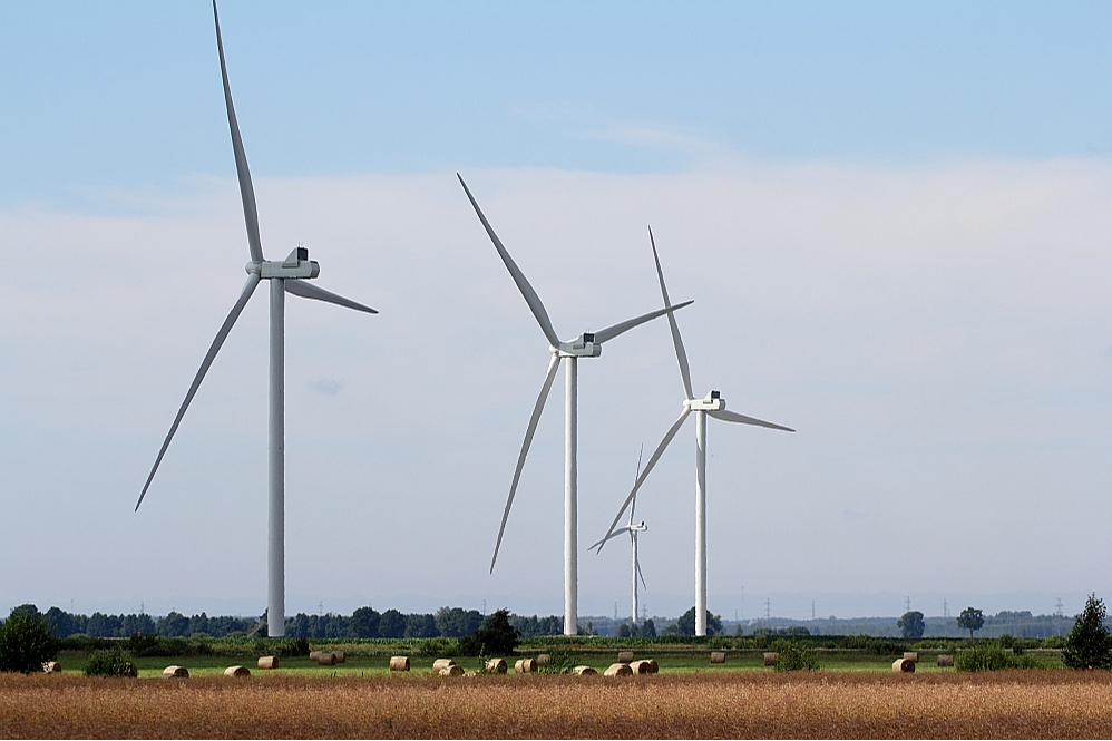 Lai visas pašlaik pieteiktās vēja jaudas realizētu, Latvijā jāizbūvē ap 120 jaunu vēja turbīnu: zinot, ka vienas modernās turbīnas jauda ir ap 7 MW.
