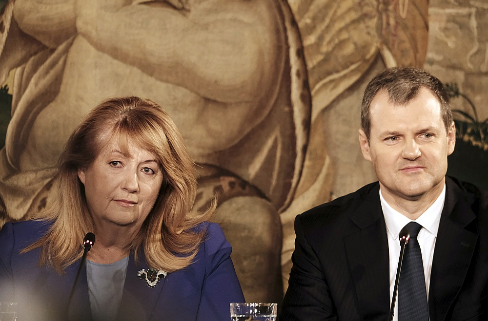 Lietuvas Sociāldemokrātu partijas priekšsēdētāja Vilija Blinkevičūte un viņas vietnieks Gintauts Palucks preses konferencē 28. oktobrī.