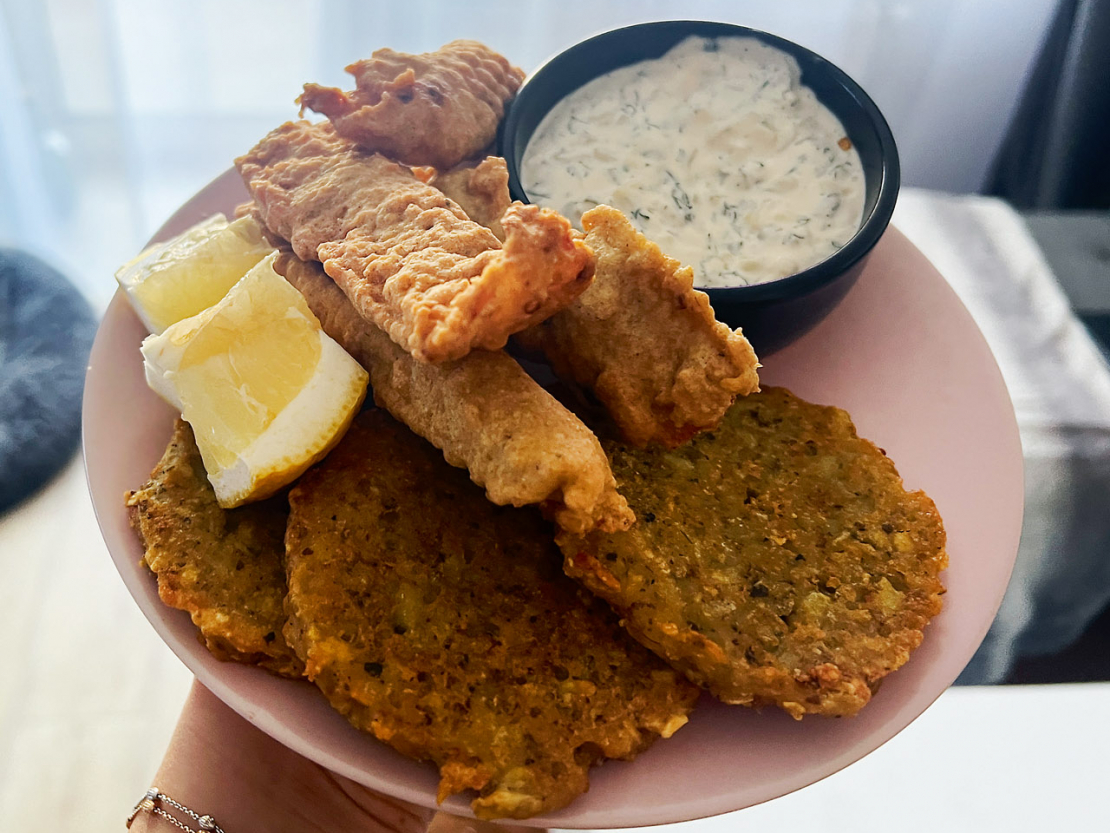 Asaris alus apvalkā.