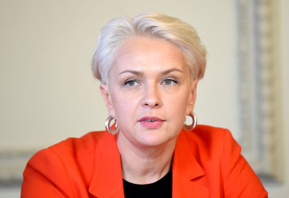 Baiba Zūzena sākotnēji darbojās reklāmas jomā, tad ilgi bija TV3, mediju grupas "All Media Baltics" vadībā. Pēc televīzijas pamešanas kļuvusi par Komercizglītības centra līdzīpašnieci un vadītāju, SIA "Getliņi EKO" padomes locekli. Tagad viņas pārziņā būs Latvijas sabiedriskais medijs.
