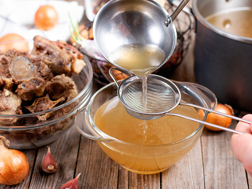 Liellopa buljons jāvāra visilgāk.