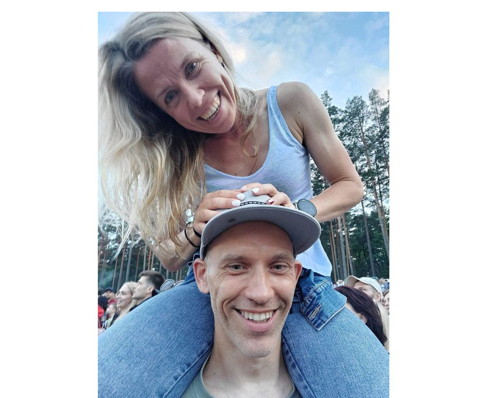 Matīss un Sigita starp skriešanas treniņiem bauda arī kultūras un atpūtas pasākumus – šis foto tapis Latvijas lielkoncertā šogad jūnijā Mežaparka estrādē.