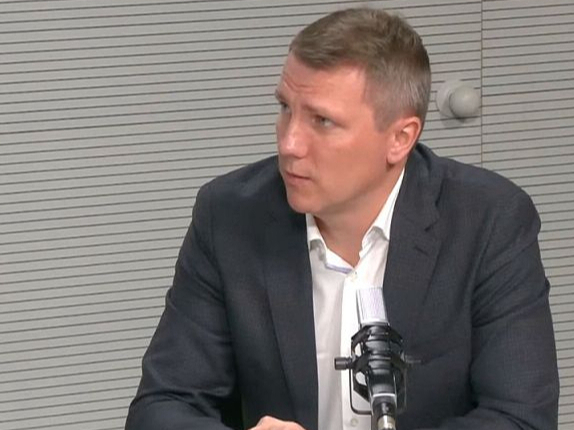 Ivars Šulcs teica, ka, tiekoties ar Latvijas Televīzijas darbiniekiem, esot bijuši jautājumi, uz kuriem viņš nevarējis atbildēt, bet atbildes uz vairākiem citiem jautājumiem esot pārprastas.