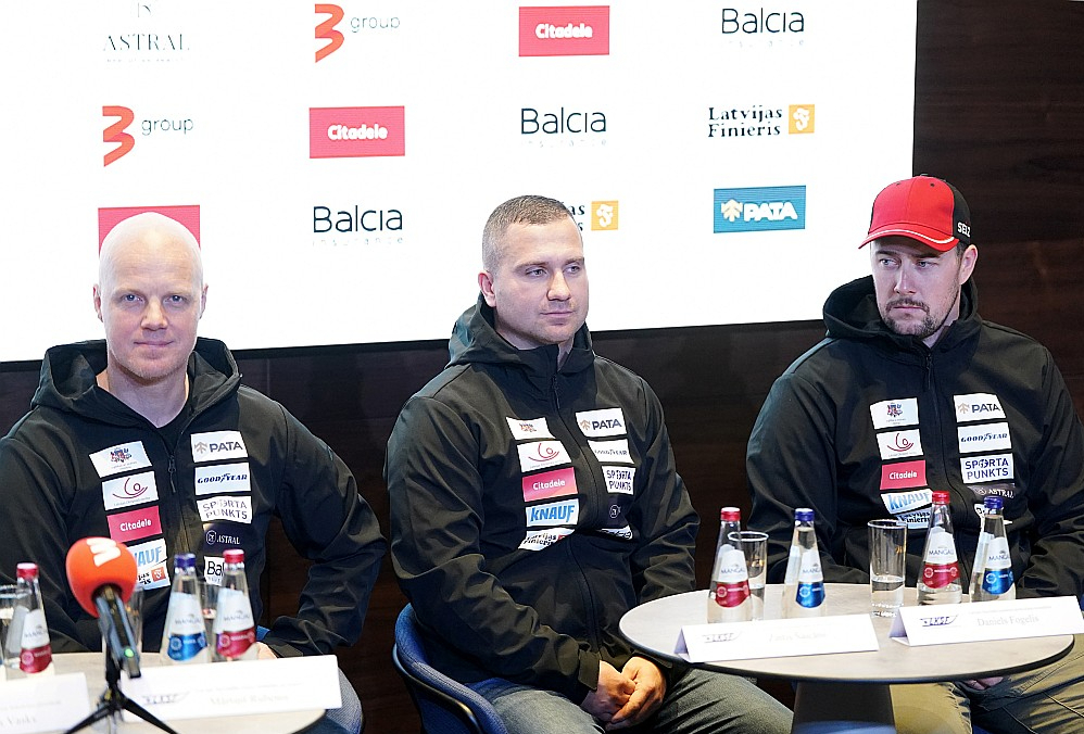 Latvijas kamaniņu sporta izlases smadzenes – Mārtiņš Rubenis (no kreisās), Zintis Šaicāns un Daniels Fogelis.