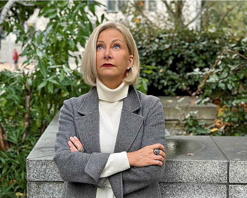 "Latvieši arī Briselē viens otram cenšas palīdzēt – vismaz tā vajadzētu būt," saka Ilze Nagla.