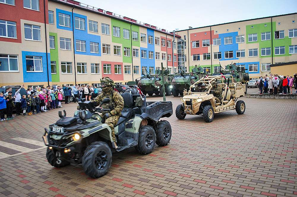 Zemessardzes militārais maršs piestājis Aizkrauklē.