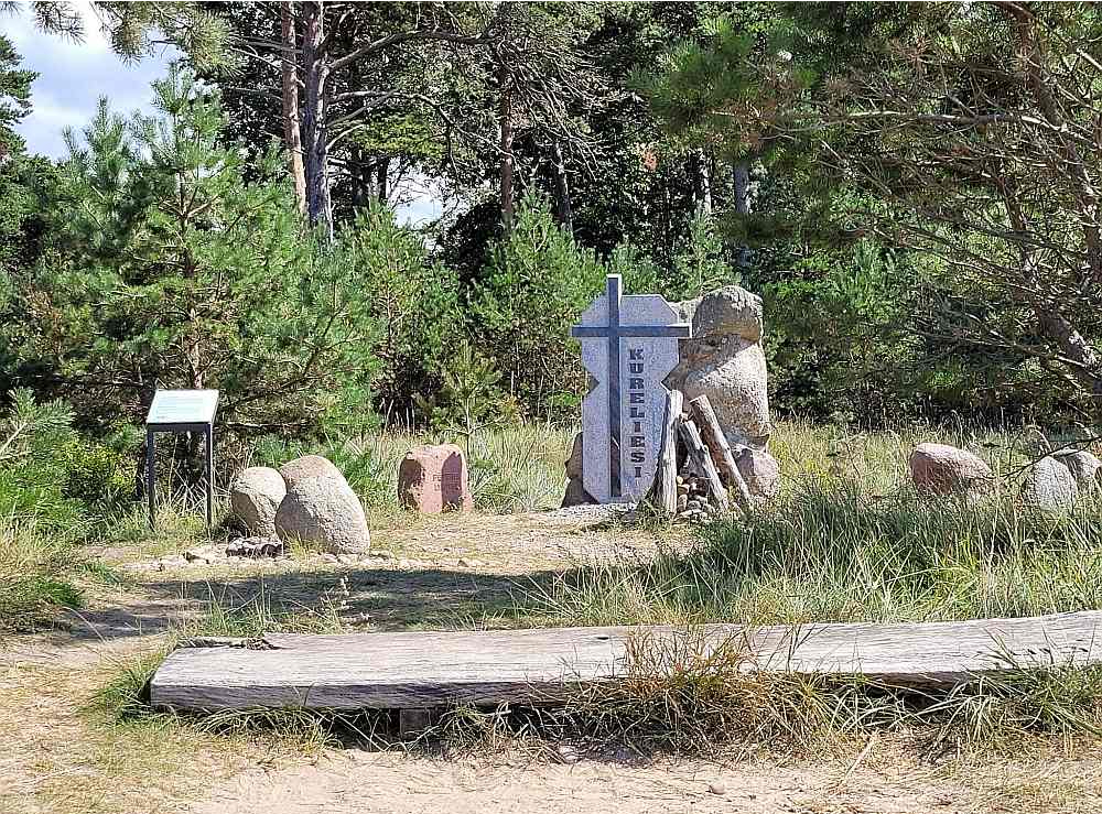 Piemiņas vieta kureliešiem Krasta ielas galā Liepājā.