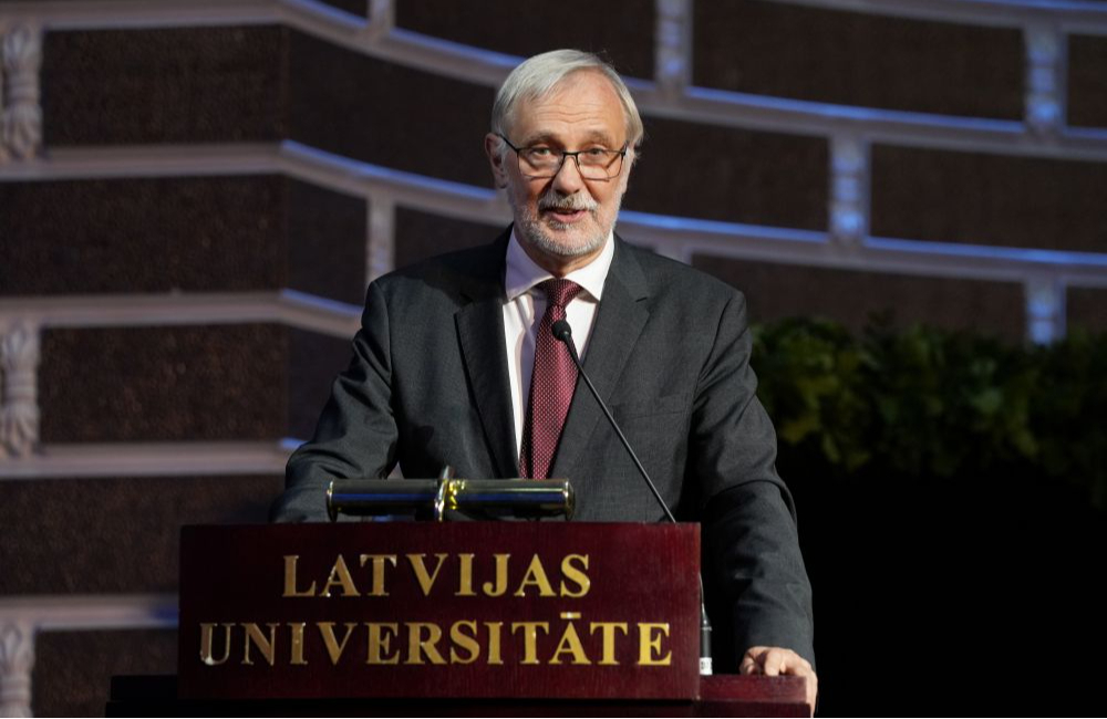 Mārcis Auziņš: "Mūsu ceļš ir, pirmkārt, identificēt, atklāt ģeniālus cilvēkus Latvijā vai tādus citur pasaulē mītošus latviešu izcelsmes cilvēkus, kuriem ir papildu motivācija – būt savā zemē un šeit attīstīt savu pētniecību. Un, otrkārt, nodrošināt viņiem visas iespējas panākumiem."