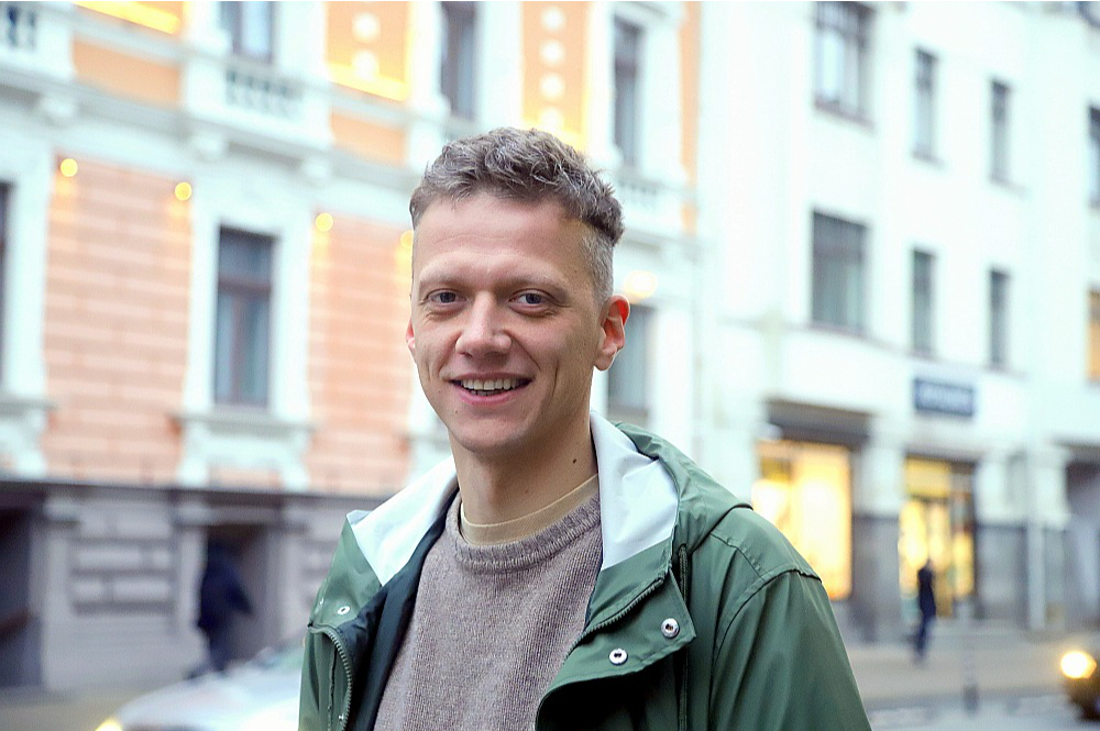 Kārlis Lesiņš: “Esmu pārliecināts par “Rail Baltica” projekta simbolisko nozīmi – tas mūs saslēdz vienotā tīklā ar pārējo Eiropu, veido mūs līdzvērtīgus pārējām Eiropas valstīm.”