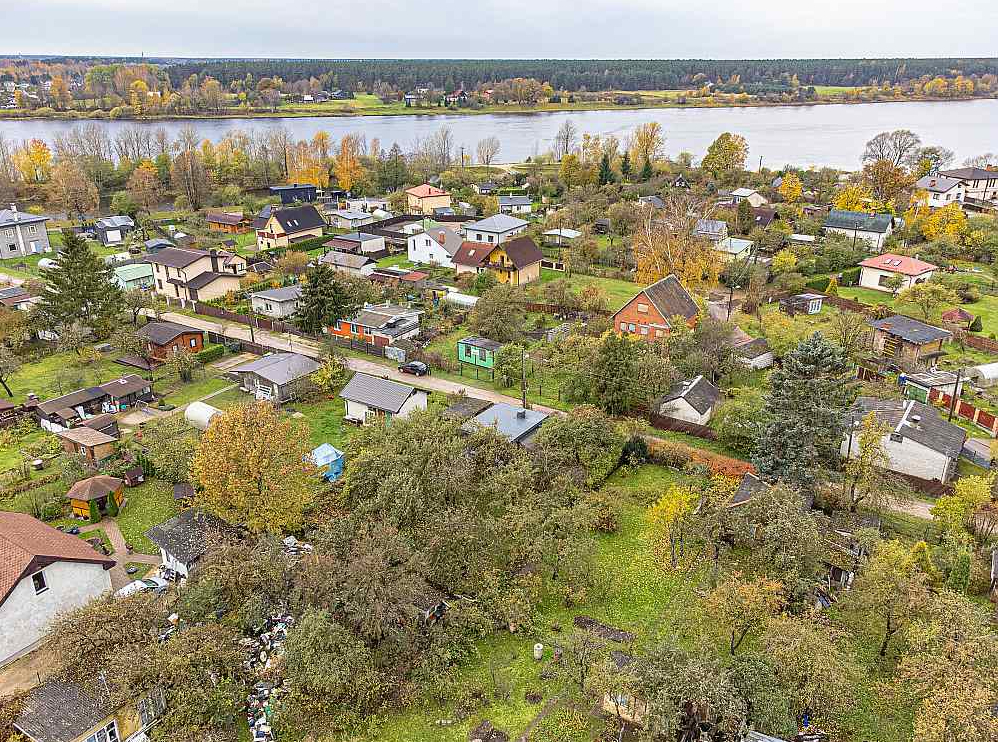 Situācija nekustamo īpašumu tirgū 2024. gada oktobrī atsauc atmiņā laiku pirms divdesmit gadiem. Kā toreiz, tā tagad nekustamo īpašumu patiesā vērtība ir ievērojami augstāka nekā darījumu līgumos reģistrētās cenas.