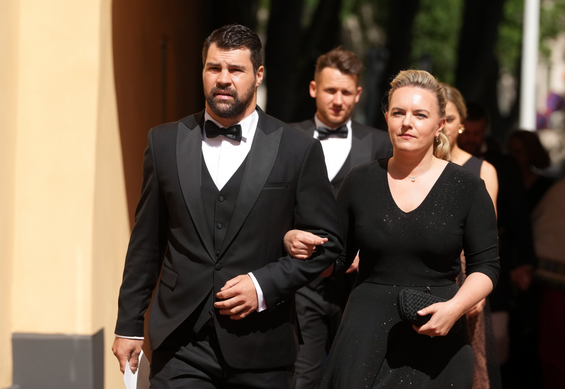 Latvijas hokeja izlases kapteinis Kaspars Daugaviņš ar kundzi Santu Daugaviņu ierodas uz sarīkojumu par godu jaunievēlētā Valsts prezidenta Edgara Rinkēviča inaugurācijai Rīgas pilī.