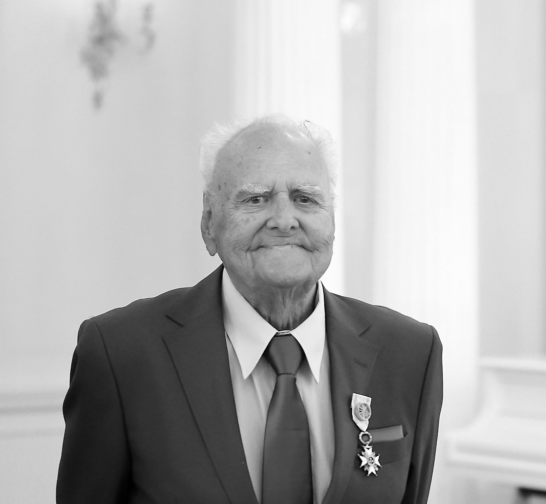 Dailes teātra aktieris Gunārs Placēns Cildinājuma raksta pasniegšanas ceremonijā Rīgas pilī.