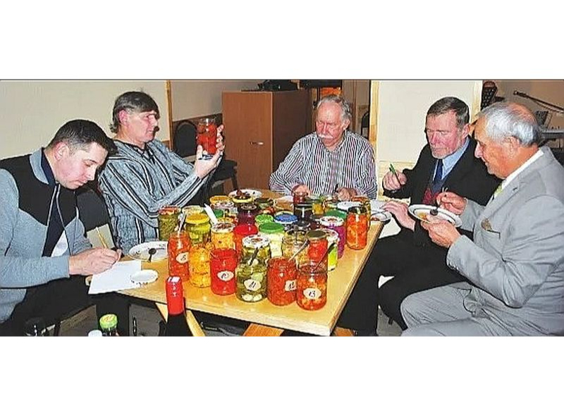Ražas svētku degustatoru žūrijai deleģēti tikai vīri.