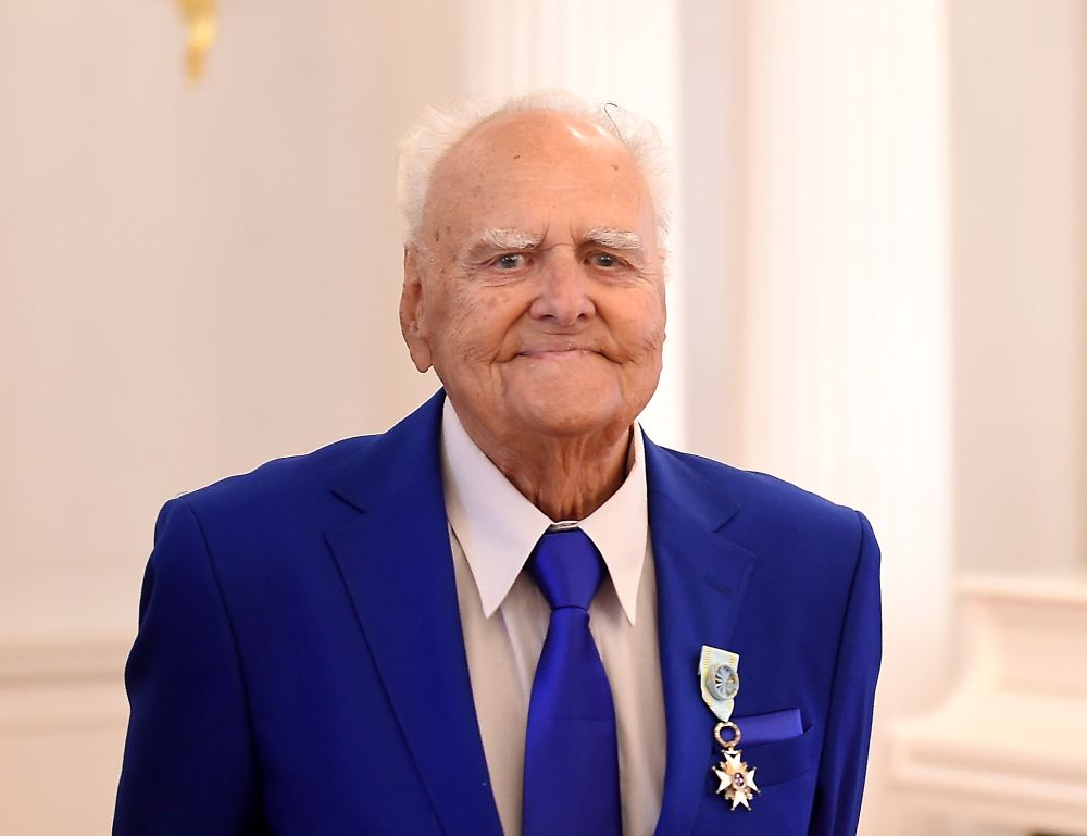 Gunārs Placēns Cildinājuma raksta pasniegšanas ceremonijā Rīgas pilī 2022. gada 31. augustā – savā 95. dzimšanas dienā.