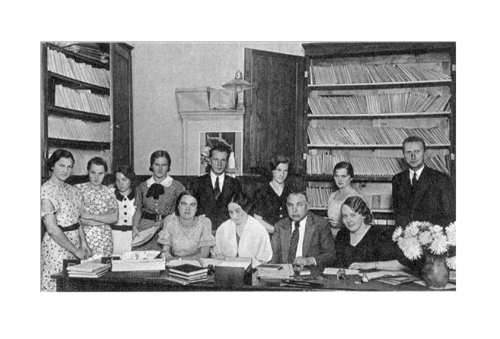 Folkloras krātuves darbinieki 20. gs. 30. gados.