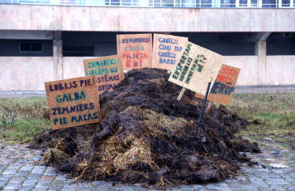 Gaļas liellopu audzētāju biedrības rīkota protesta akciju pie Zemkopības ministrijas.