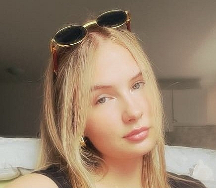 Alīna Viktorija Burmeistare.