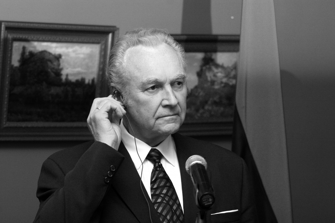 Igaunijas Republikas prezidents Arnolds Rītels vizītes Latvijā ietvaros piedalās preses konferencē Rīgas pilī.