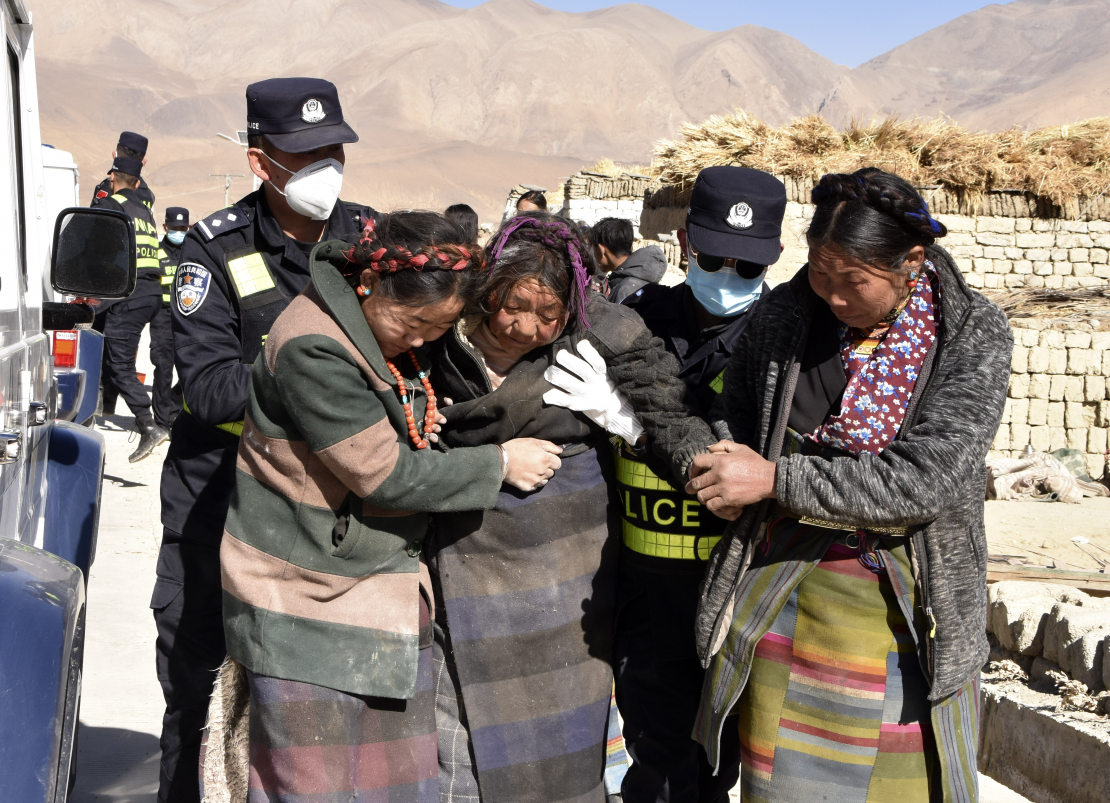 Zemestrīcē Tibetā.