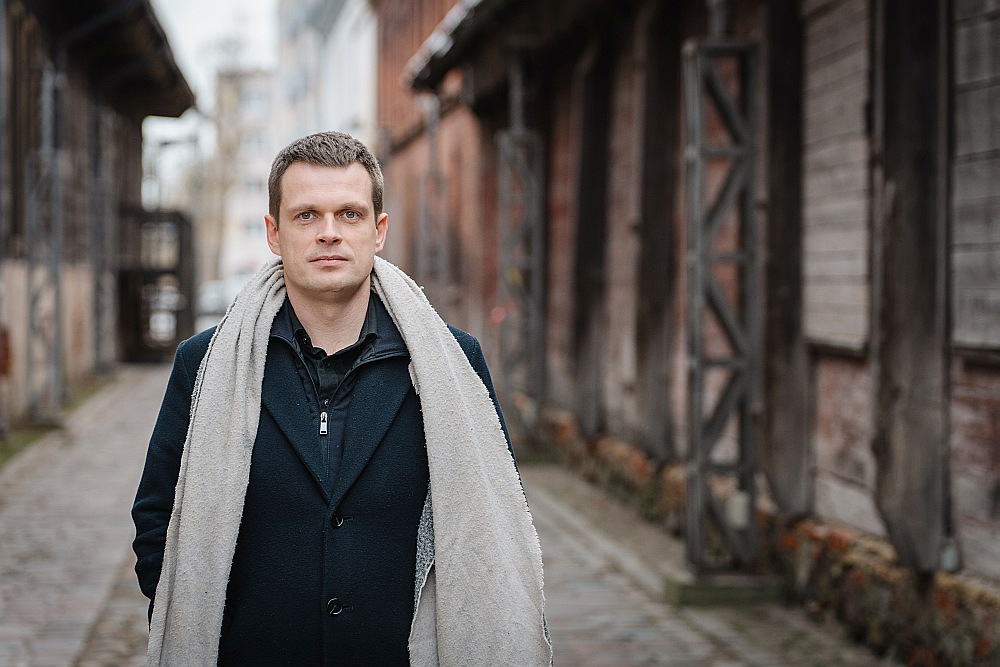 Viesturs Roziņš: "Mana izrāde nav politiska, bet vairāk vērsta uz cilvēcības aspektu. Diemžēl šajā visā lielajā jautājumā ir iespēja pazaudēt sapratni."