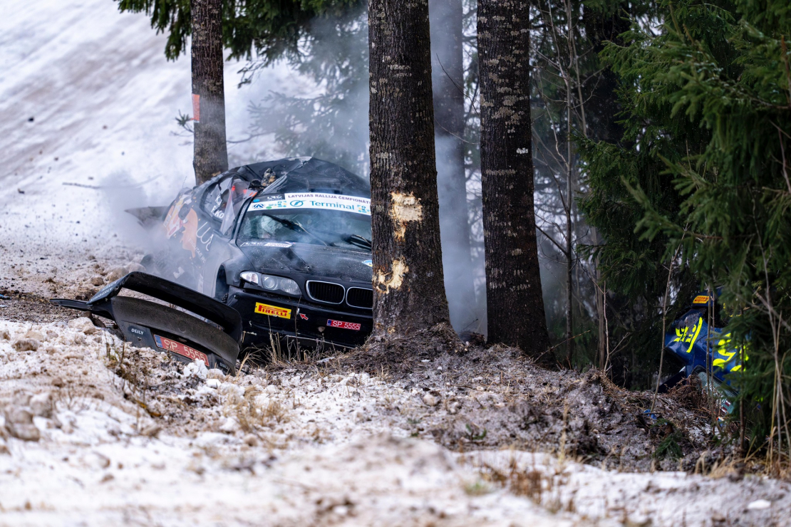 Rallijā "Alūksne" avārijā cietusi igauņu ekipāža.