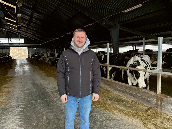 Smiltenes pagasta zemnieku saimniecības "Braslas" saimnieks Pēteris Bērziņš no tēva pārņemtās saimniecības modernizācijā pēdējo gadu laikā ir ieguldījis lielu naudas summu, kas patlaban dod atdevi. Dabas apstākļu būtiskā ietekme uz augkopības nozari un zemā piena iepirkuma cena patlaban ir sabremzējusi saimniecības izaugsmi. Pēteris Bērziņš nākotnē pieļauj atteikšanos no augkopības nozares, kas Vidzemē ir ļoti riskanta nozare.