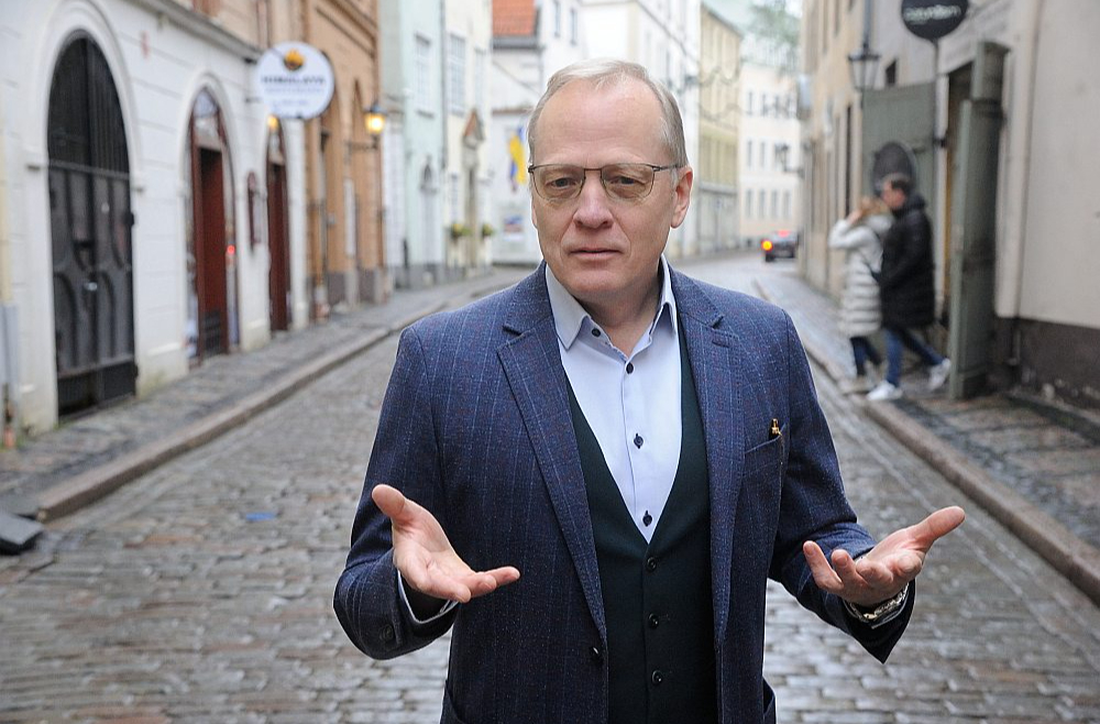 RTU docents Jānis Viesturs: "Sistēma ar divām dažādām kadastrālajām vērtībām, kas vēl tiek arī dažādi rēķinātas, radījusi situāciju, kur dalīto īpašuma tiesību gadījumā īpašnieka saņemtā atlīdzība par zemes lietošanu būs mazāka nekā nekustamā īpašuma nodoklis, kas viņam jāsamaksā. Tas ir acīmredzams absurds."