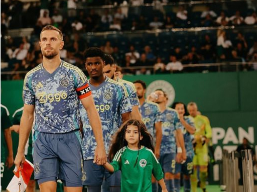 "Ajax" kapteinis ir 34 gadus vecais pussargs Džordans Hendersons, kurš Anglijas izlasi pārstāvējis trijos pasaules un trijos Eiropas čempionātos. Pērn viņš neiekļuva sastāvā startam Eiropas čempionātā. Nīderlandē Hendersons spēlē kopš pagājušā gada janvāra.