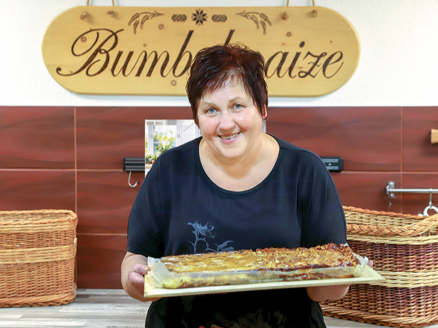 Ingrīdas Jēkabsones ceptos gardumus var atpazīt pēc logo "Bumbuļmaize".