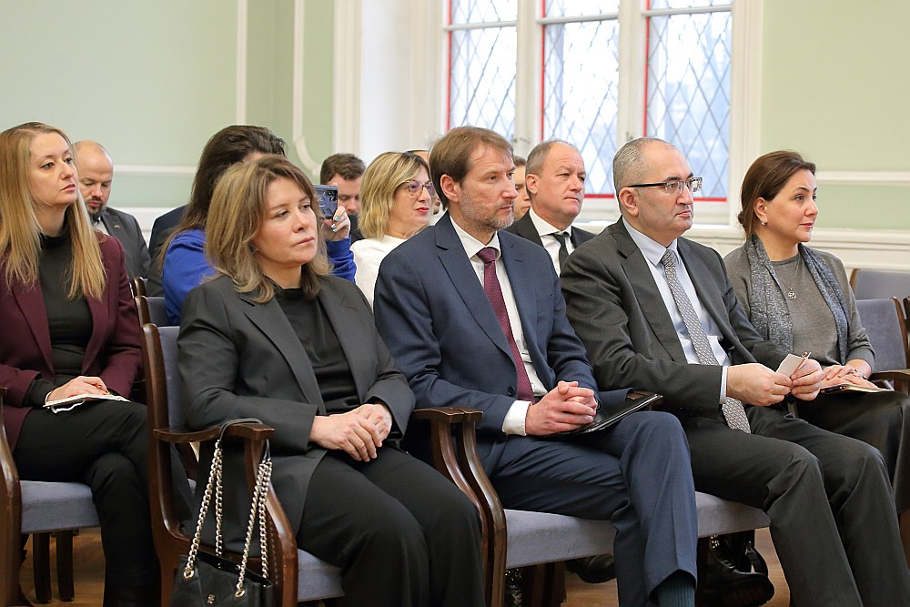Turcijas Republikas vēstniecības rīkota konference Latvijas Universitātē.