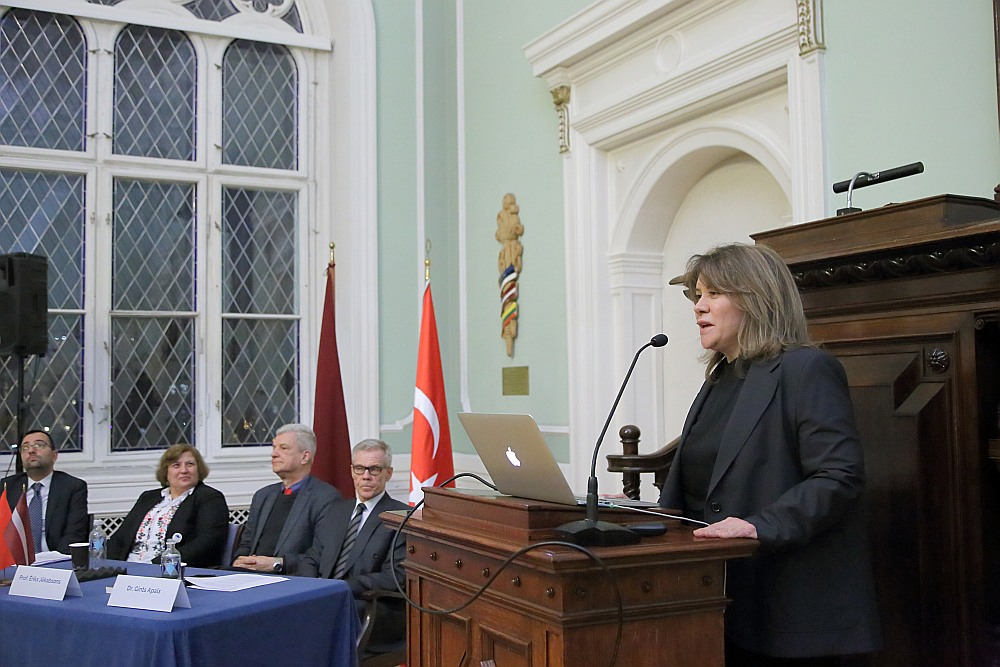 Turcijas Republikas vēstniecības rīkota konference Latvijas Universitātē.