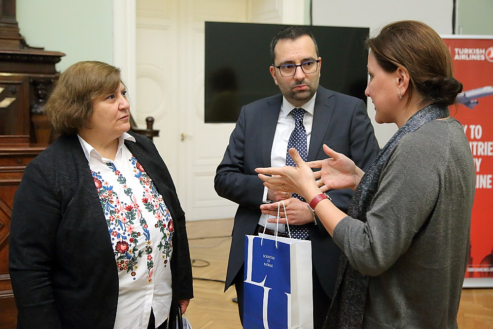 Turcijas Republikas vēstniecības rīkota konference Latvijas Universitātē.