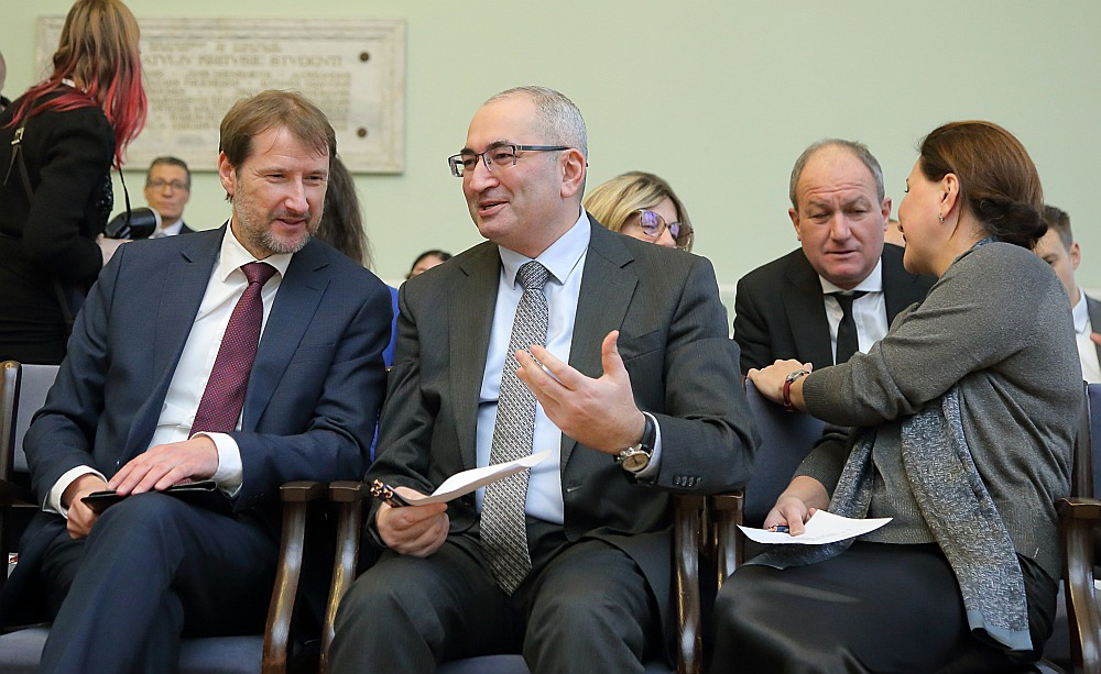 Turcijas Republikas vēstniecības rīkota konference Latvijas Universitātē.